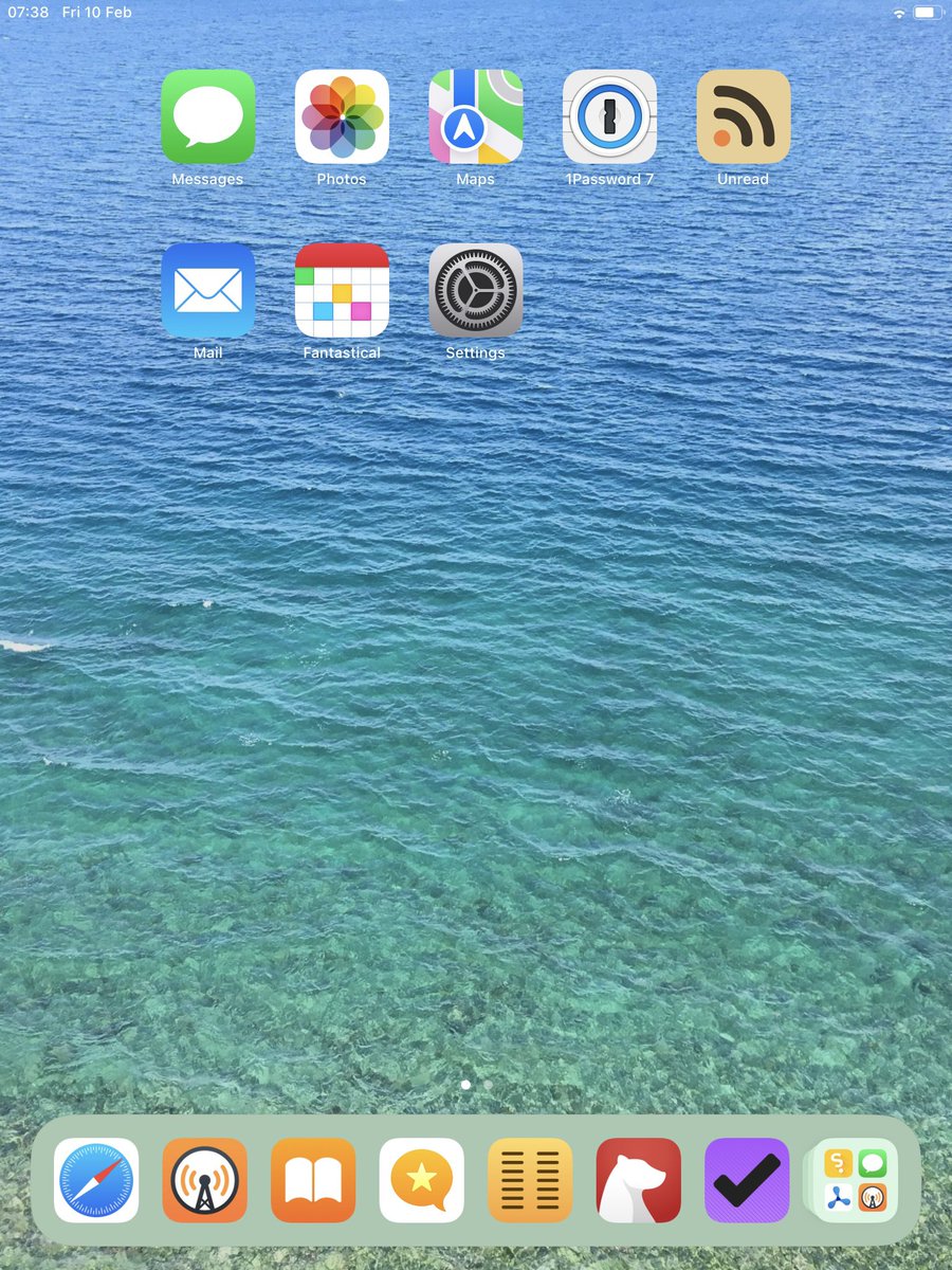 Screenshot of iPad home screen in portrait showing first row: Messages, Photos, Maps, 1Password, Unread; and second row: Mail, Fantatical, Settings.