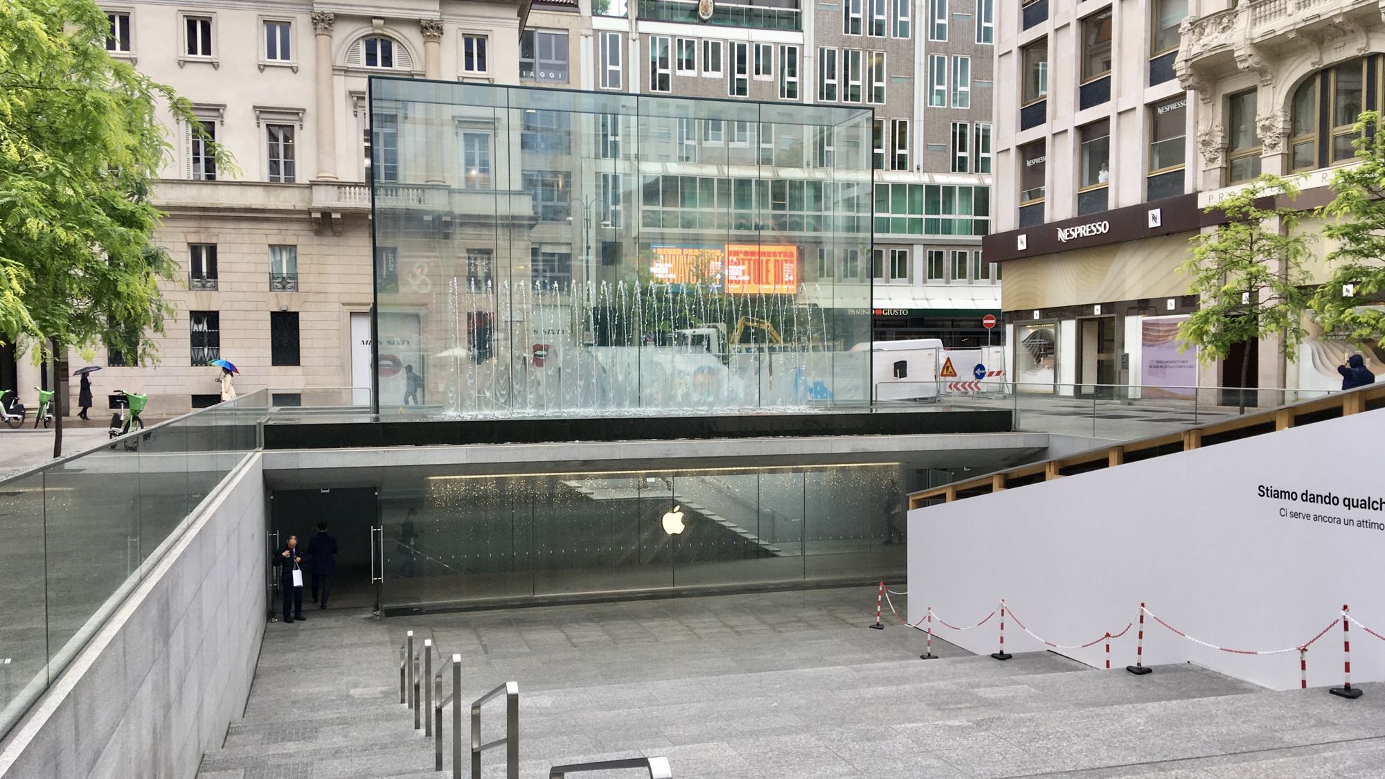 Photo of steps in a city square that form the roof of the Apple store
